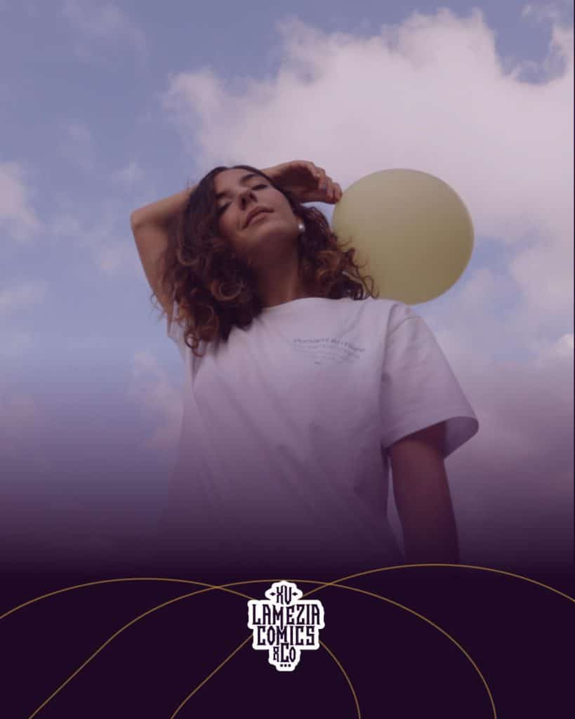 Donna con palloncino al Lamezia Comics 4.0